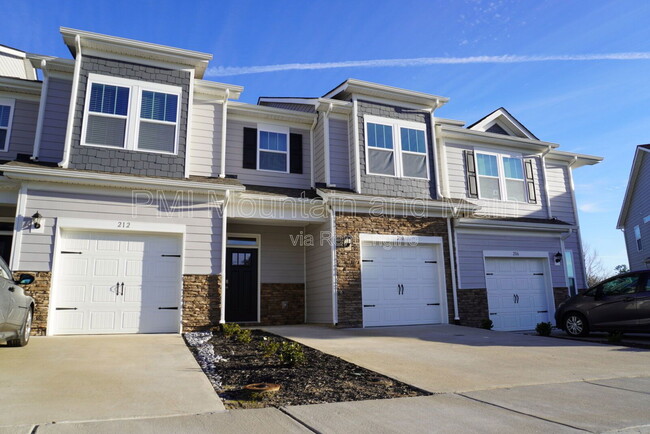 Building Photo - 210 Creekview Rd