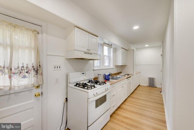 Foto del edificio - 429 Manor Ave