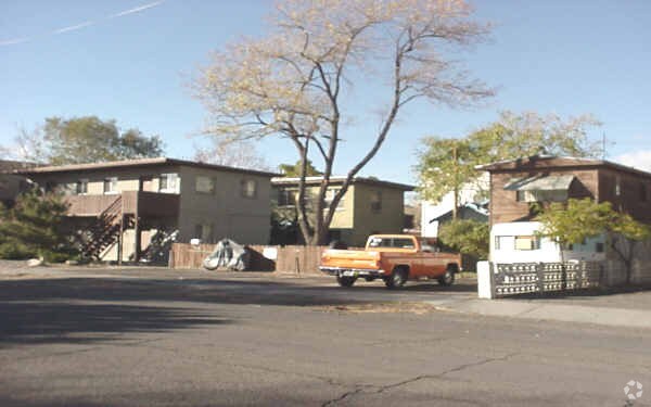 Building Photo - 911-921 Willow St