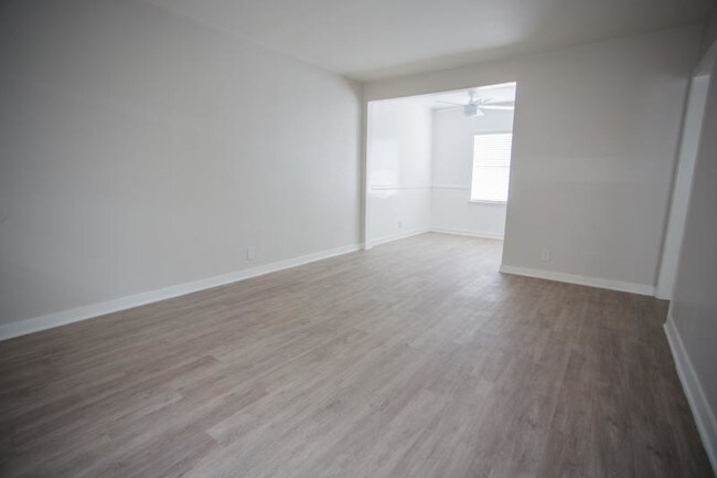 Building Photo - 14732 Blythe St