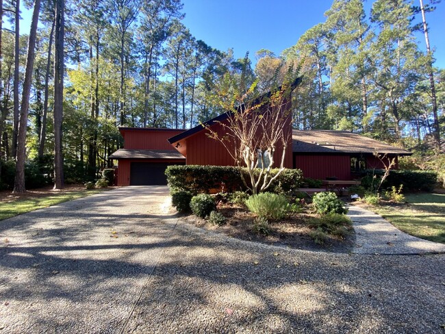 Building Photo - Island Living in Hilton Head Plantation w/...