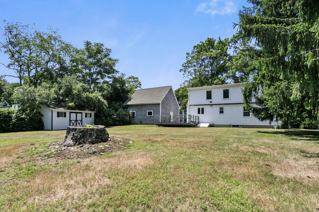 Building Photo - 328 Alma Dr