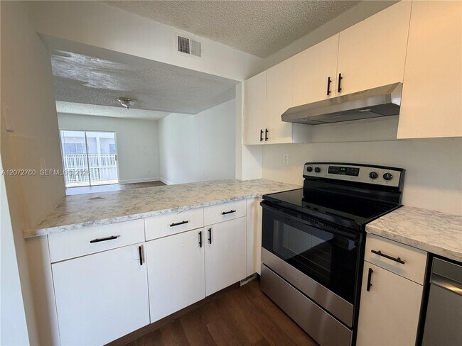 Foto del edificio - 2710 W 76th St