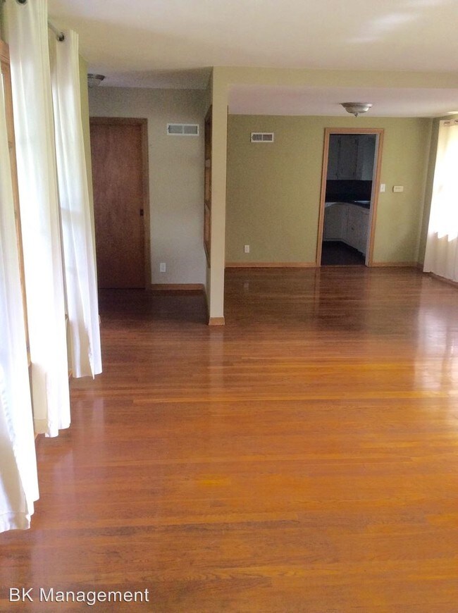 Building Photo - 4 br, 2 bath House - 1725 Summit
