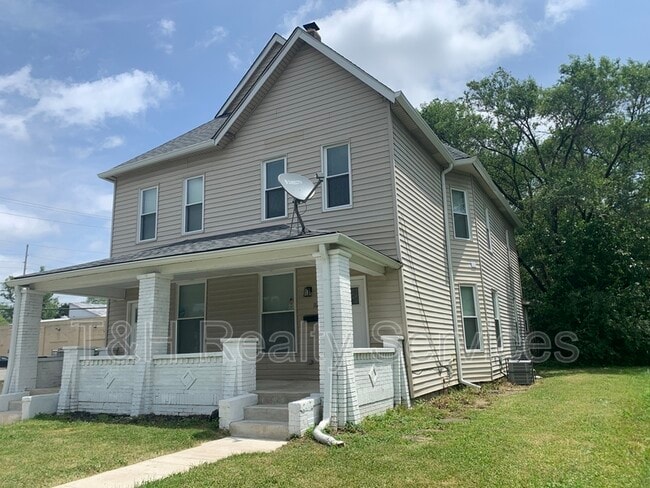 Building Photo - 1125 Churchman Ave