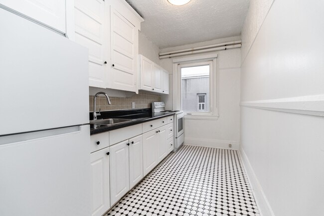 Building Photo - 100 Vaughan Rd