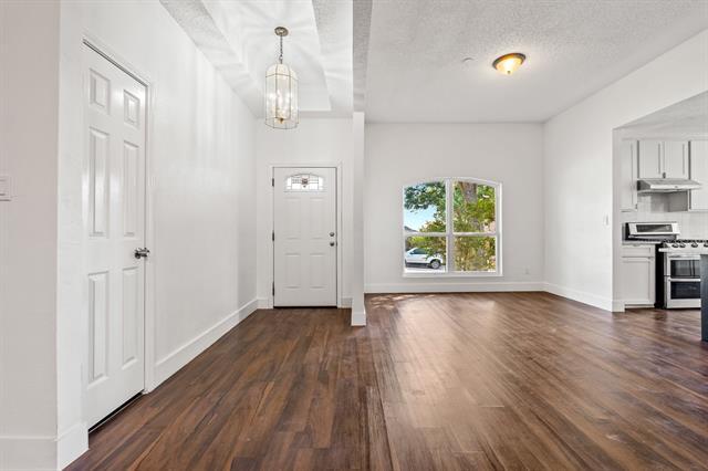 Building Photo - 3005 Club Hill Dr