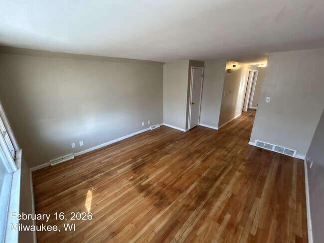 Foto del edificio - 5710 N 97th St