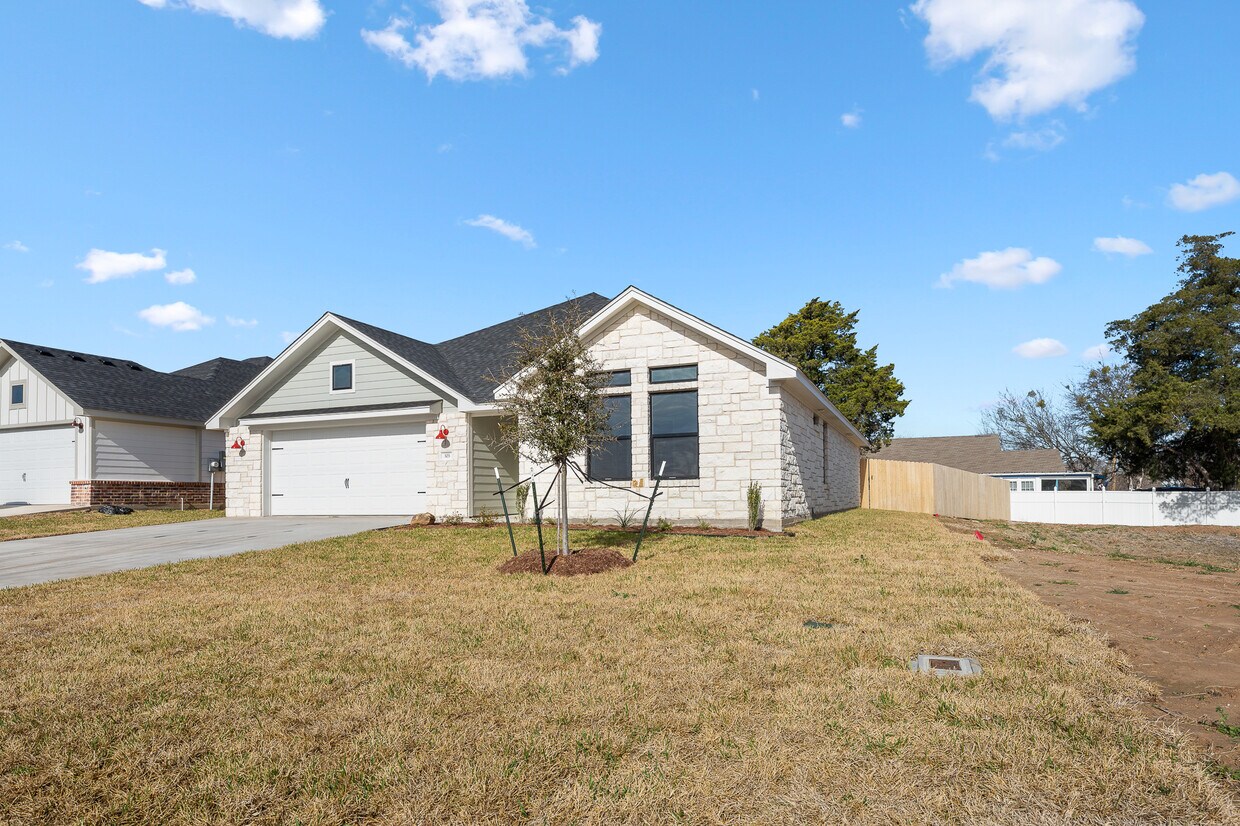 303 Daisy Ln, Robinson, TX 76706 House Rental in Robinson, TX