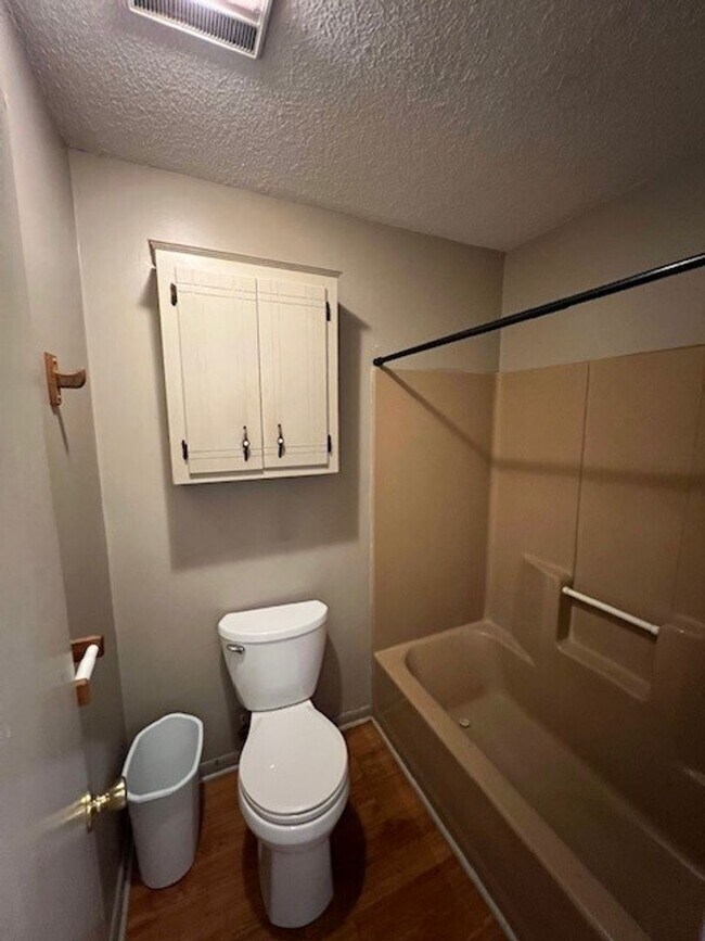 Foto del edificio - Cute Fully Furnished Efficiency Apartment Located in Sulphur