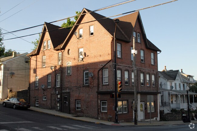 Building Photo - 163 W Lincoln Hwy