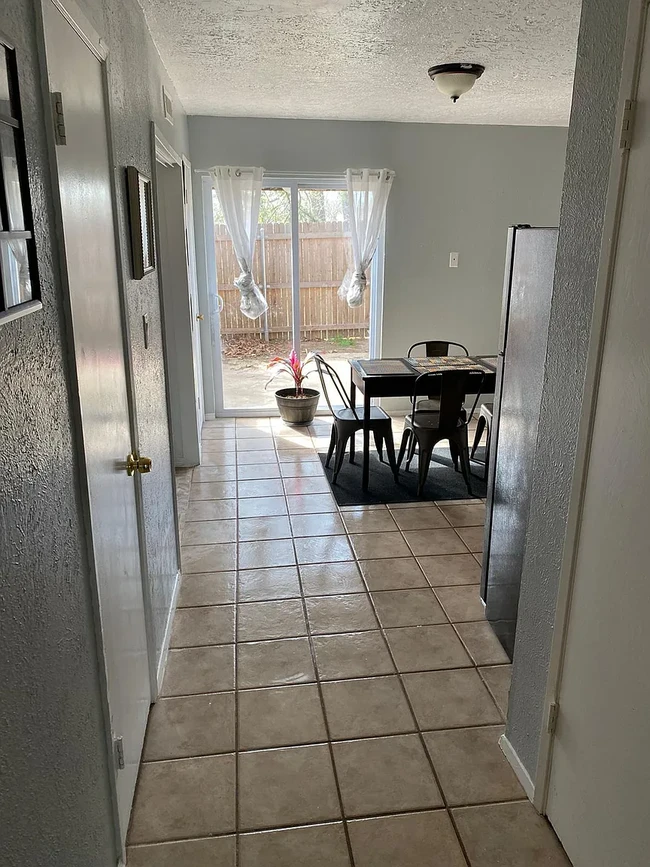 Hallway to kitchen - 641 Sinclair Dr