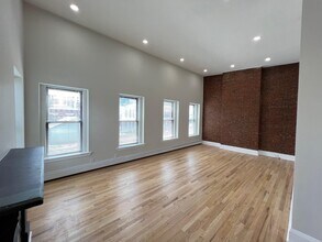 Building Photo - 48 Bright St