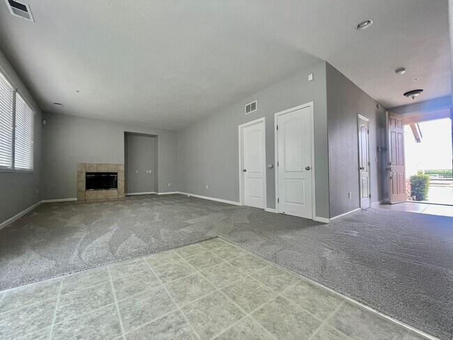 Foto del edificio - Turn Key 4 bedroom 2.5 bath in Brentwood!