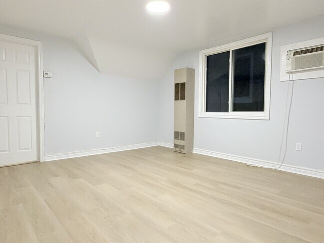 Photo du bâtiment - 935 Albert Rd