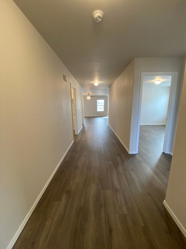 Foto del edificio - *PRE-LEASING* Three Bedroom | Two Bathroom...