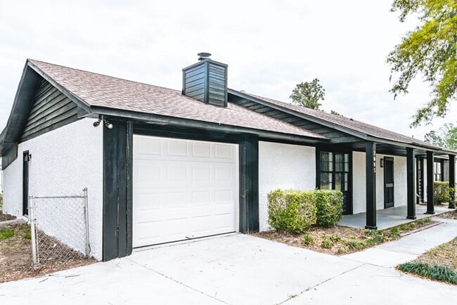 Building Photo - Three bedroom in shell point