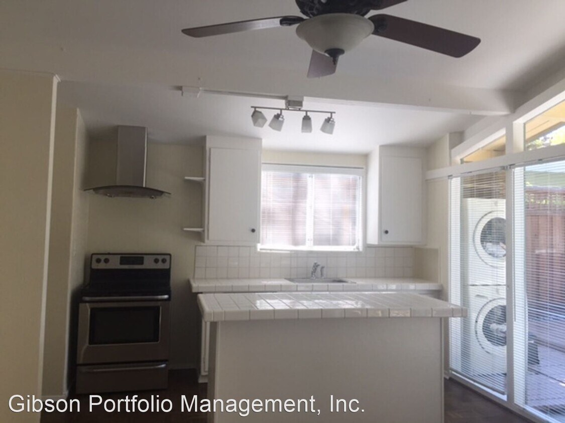 Primary Photo - 2 br, 1 bath House - 1072 College Ave.
