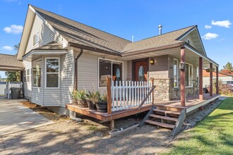 Building Photo - 1005 N 3rd St E