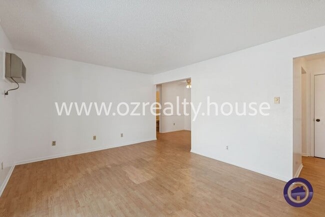 Foto del edificio - 2150 N McCord Rd