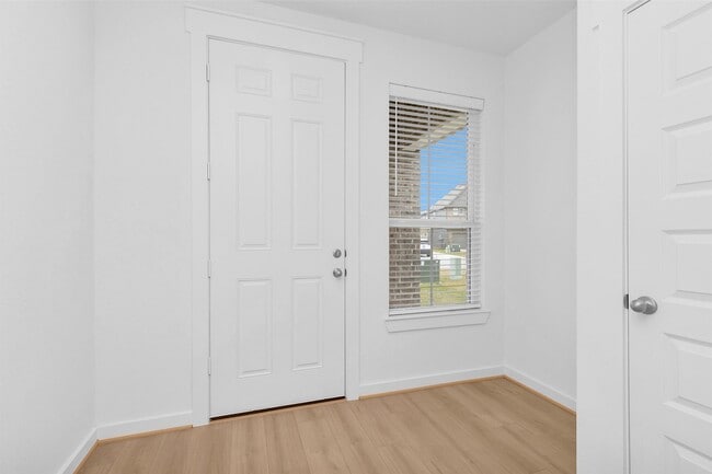 Foto del edificio - 40723 Mostyn Lake Dr