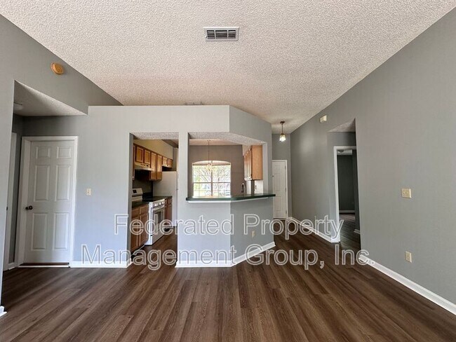 Foto del edificio - 13012 Staffordshire Dr S