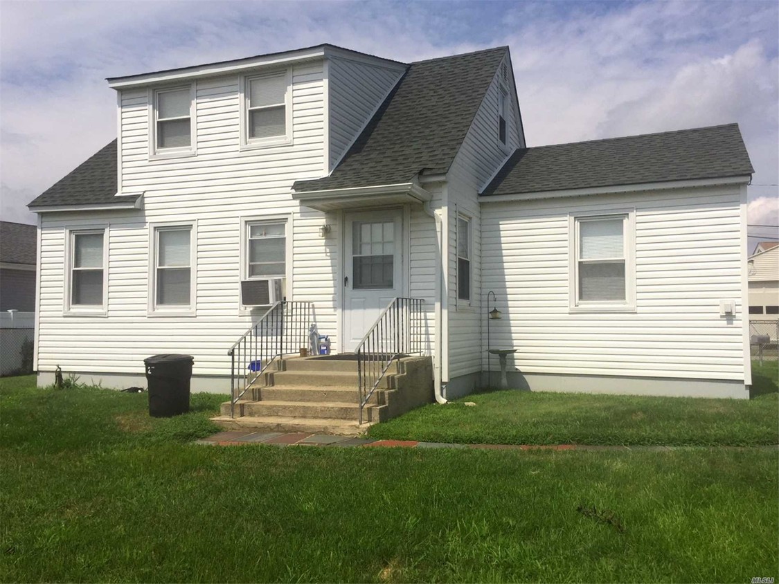 Building Photo - 27 Dock Dr