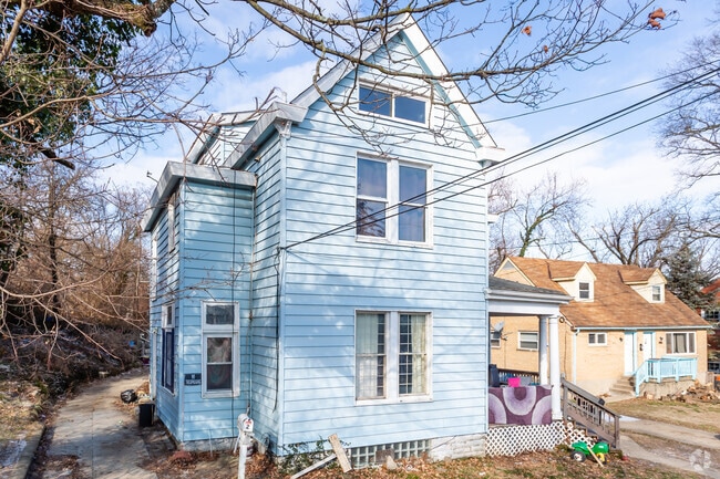 Building Photo - 1005 Rosemont Ave