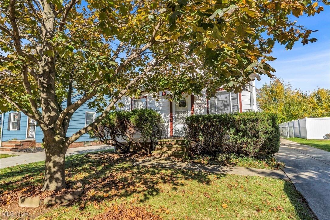 1487 E 193rd St Euclid, OH 44117 – photo 2