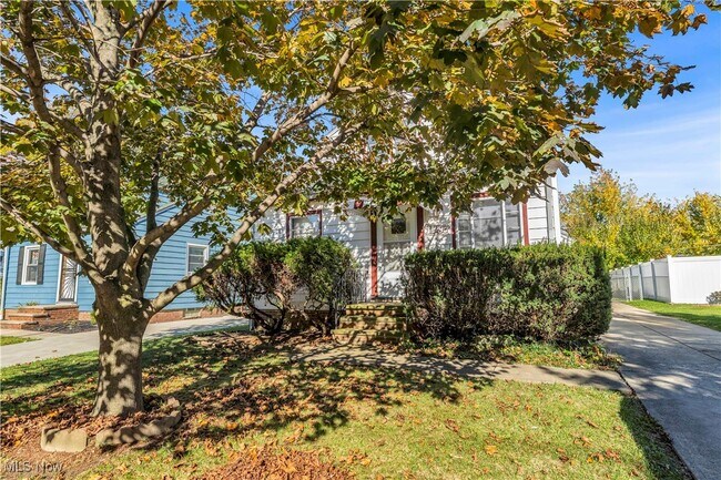 Building Photo - 1487 E 193rd St