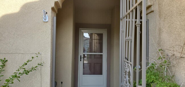 Building Photo - 716 Summit Dr