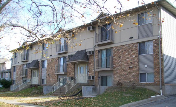 Building Photo - 528 S Van Buren St