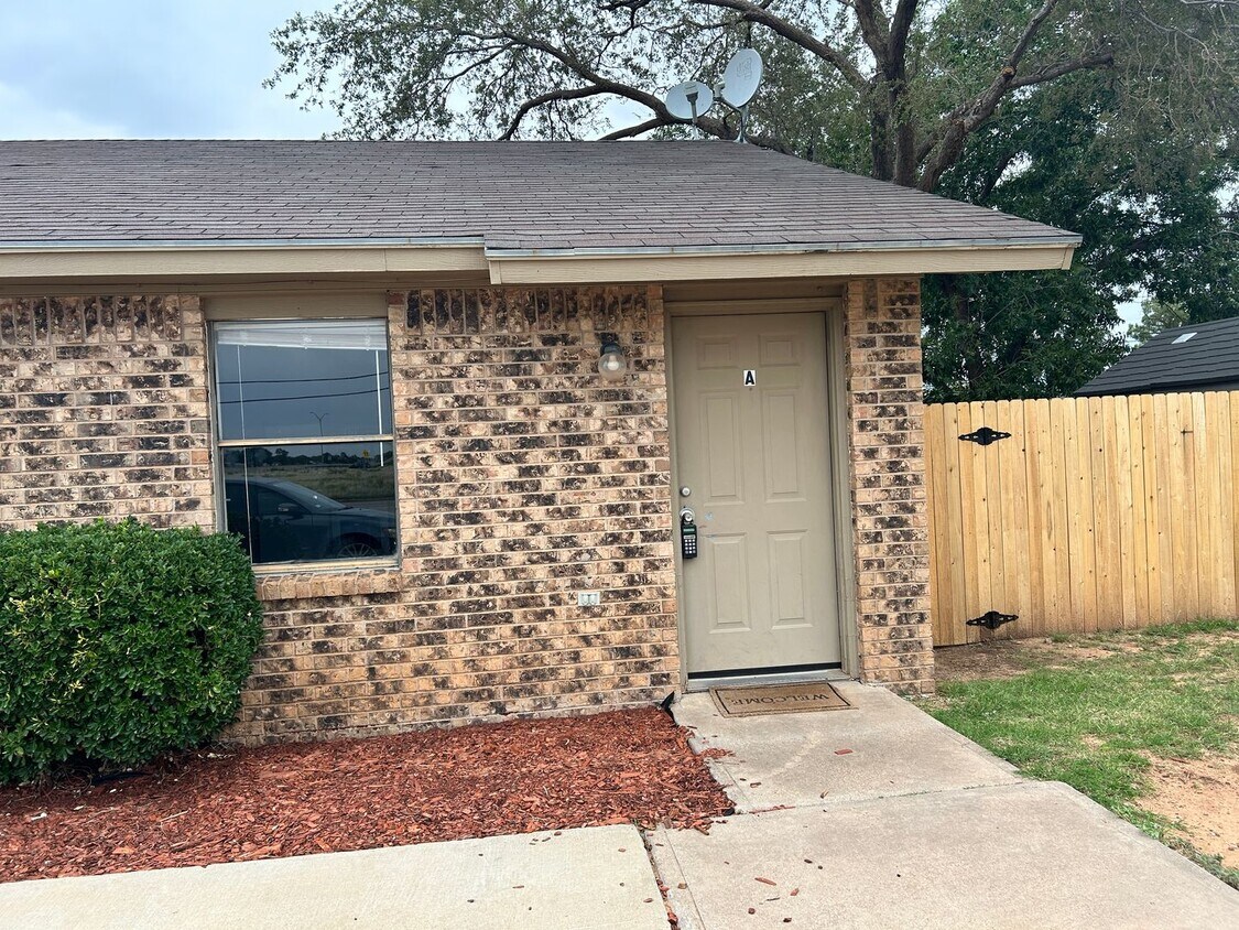 Foto principal - 4604 Erskine St