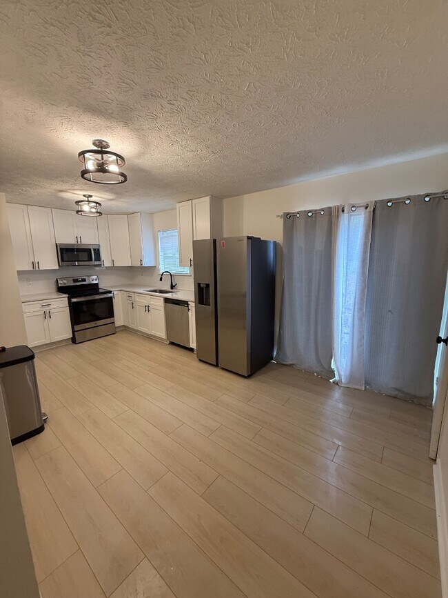 Building Photo - 619 Lakeridge Dr SE
