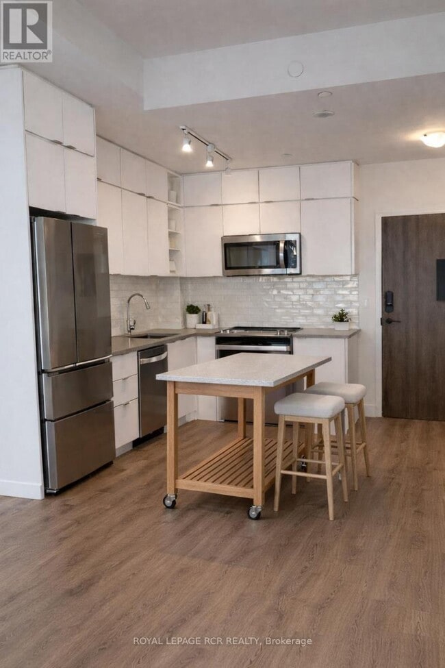 Photo du bâtiment - 100 Eagle Rock Way