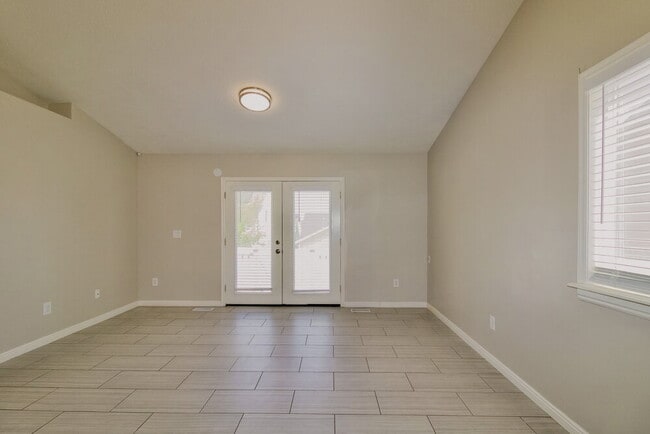 Building Photo - 6588 Oak Bridge Dr