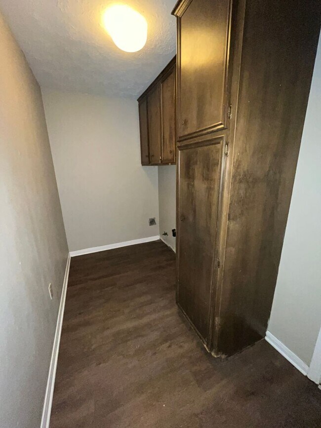 Building Photo - College Station - 4 bedroom /2 bath House ...