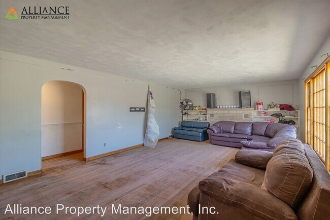 Foto del edificio - 9 br, 3 bath House - 515 N. 17th Street