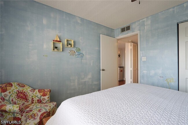 Foto del edificio - 26000 Hickory Blvd