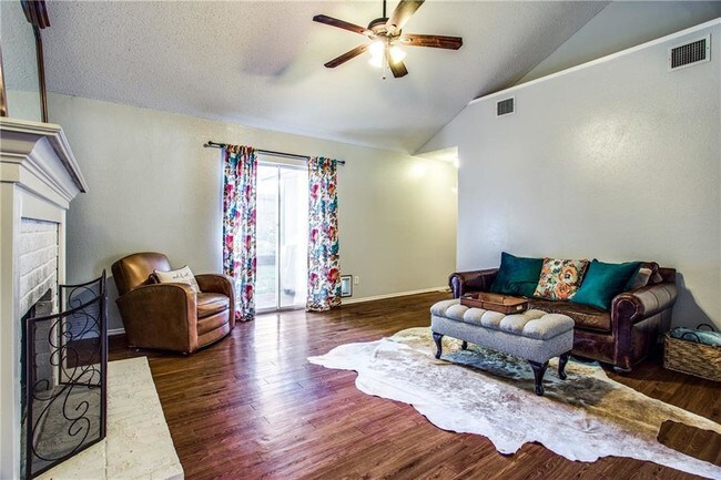 Foto del edificio - 5613 Stone Meadow Ln