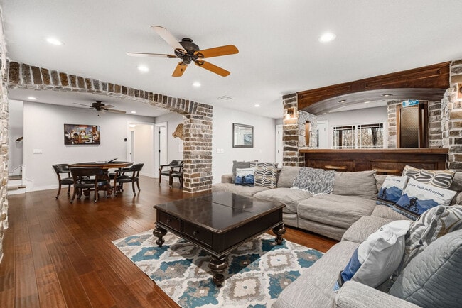 Building Photo - 1906 Almand Dr