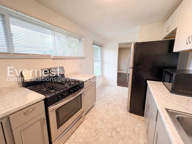 Foto del edificio - 638 Garden City Dr