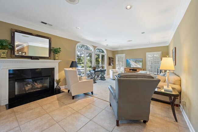 Foto del edificio - 127 Marsh Lake Dr