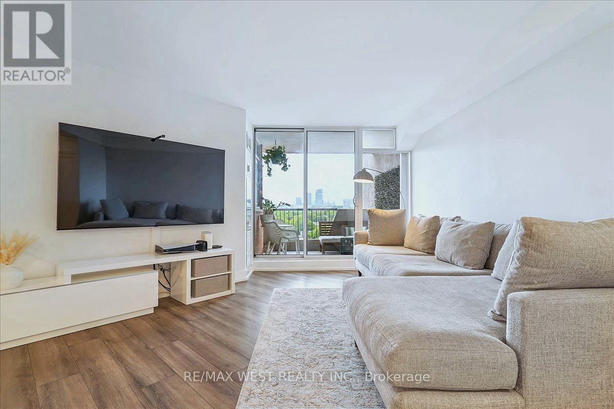 Photo principale - 7811-7811 Yonge St