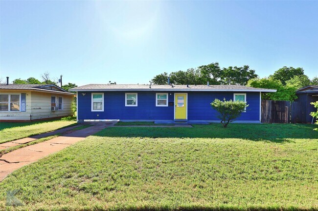 Building Photo - 1337 S La Salle Dr