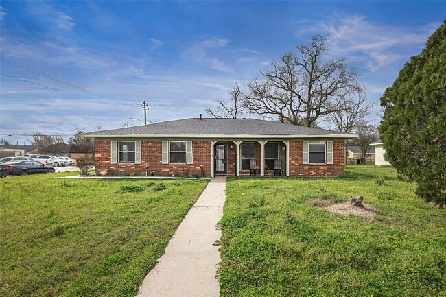 Foto del edificio - 5303 Heatherbrook Dr