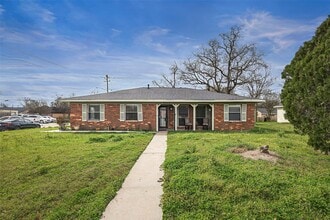 Building Photo - 5303 Heatherbrook Dr