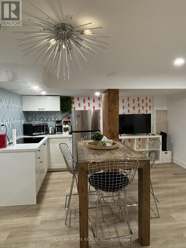 Photo du bâtiment - 160 Olde Bayview Ave