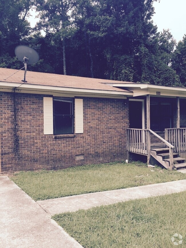 Building Photo - 484 E University Dr