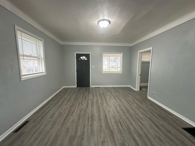 Building Photo - 2916 Elm St